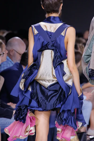 Look 15